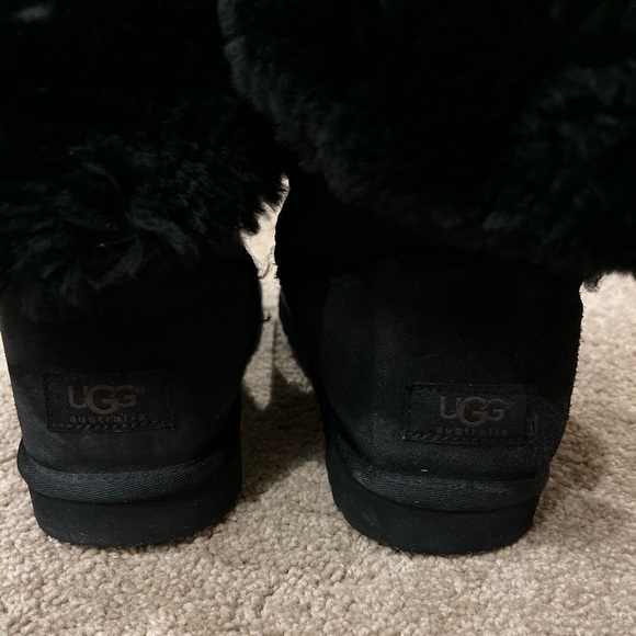 UGG Australia Bailey Button Short Boots Black Suede Sheepskin. Women’s size 8 - Picture 4 of 11